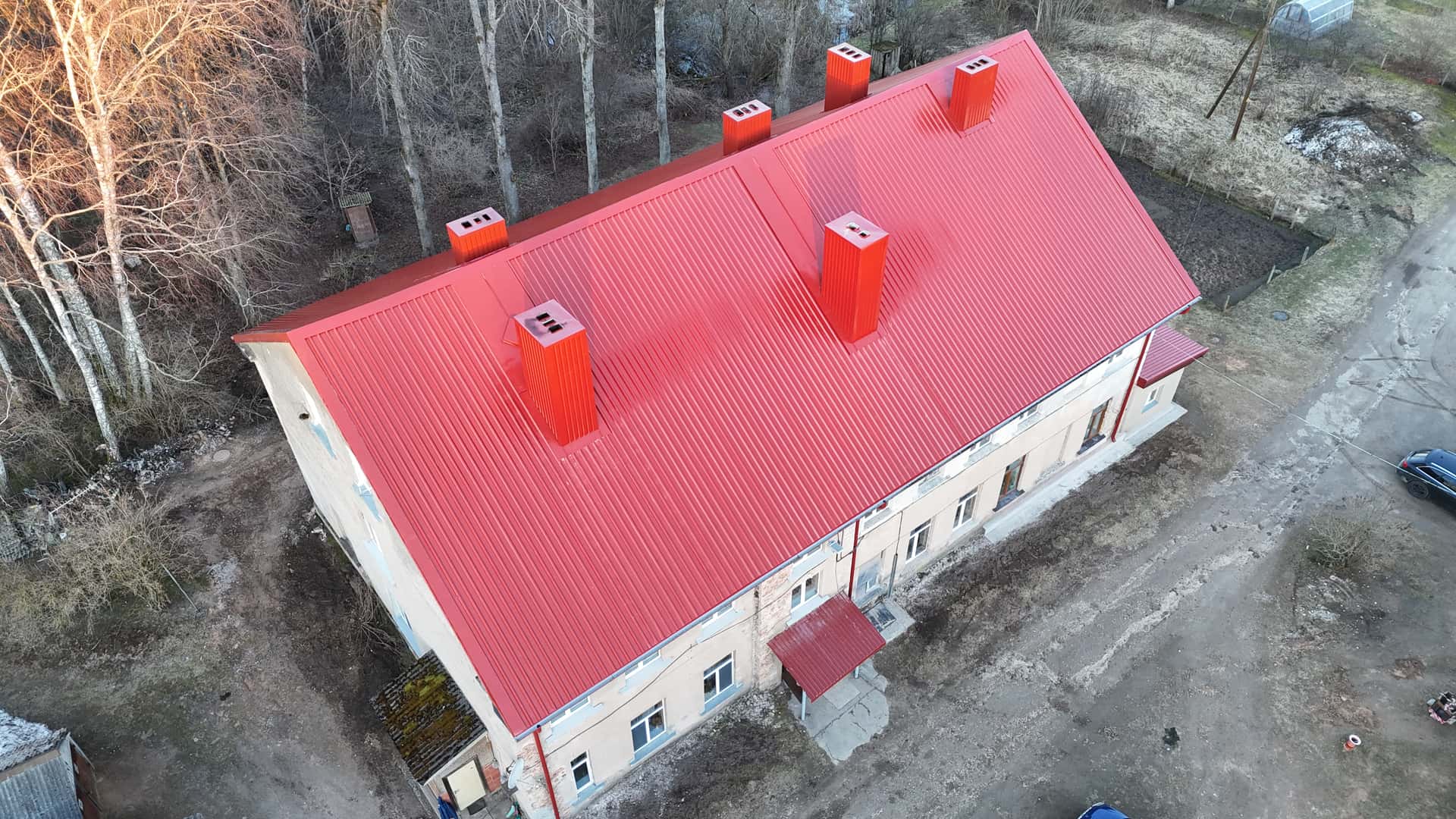 Daudzdzīvokļu namu jumta darbi