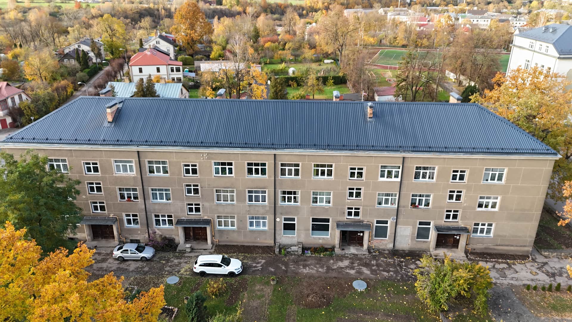 Daudzdzīvokļu namu jumta darbi